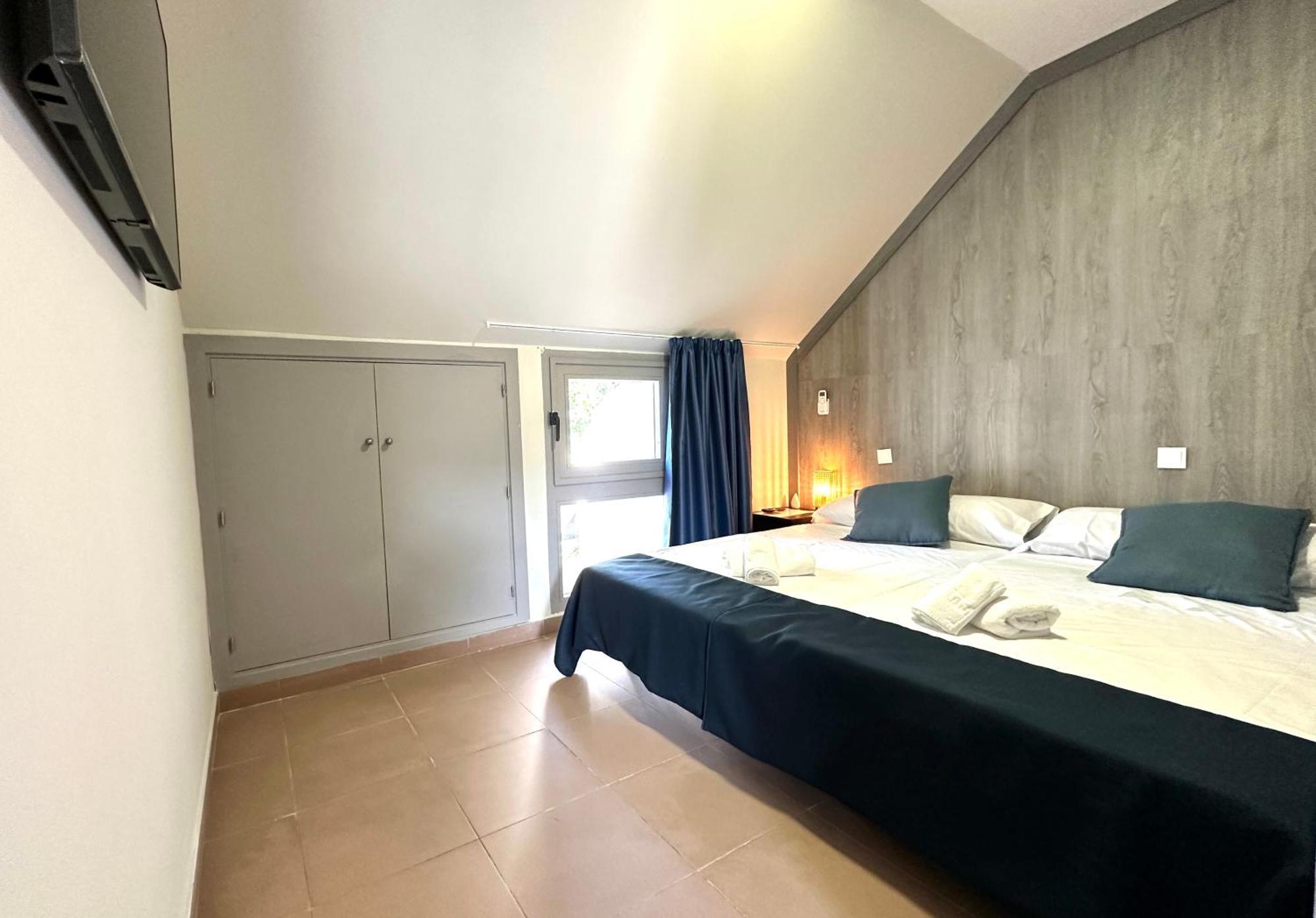 Hostal Myd Pantano Пелайос-де-ла-Преса Экстерьер фото