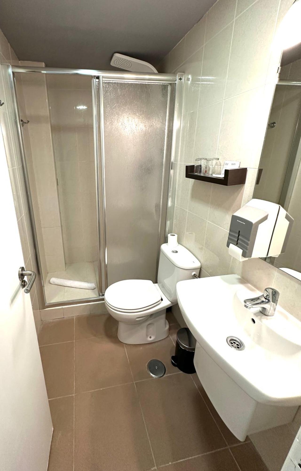 Hostal Myd Pantano Пелайос-де-ла-Преса Экстерьер фото