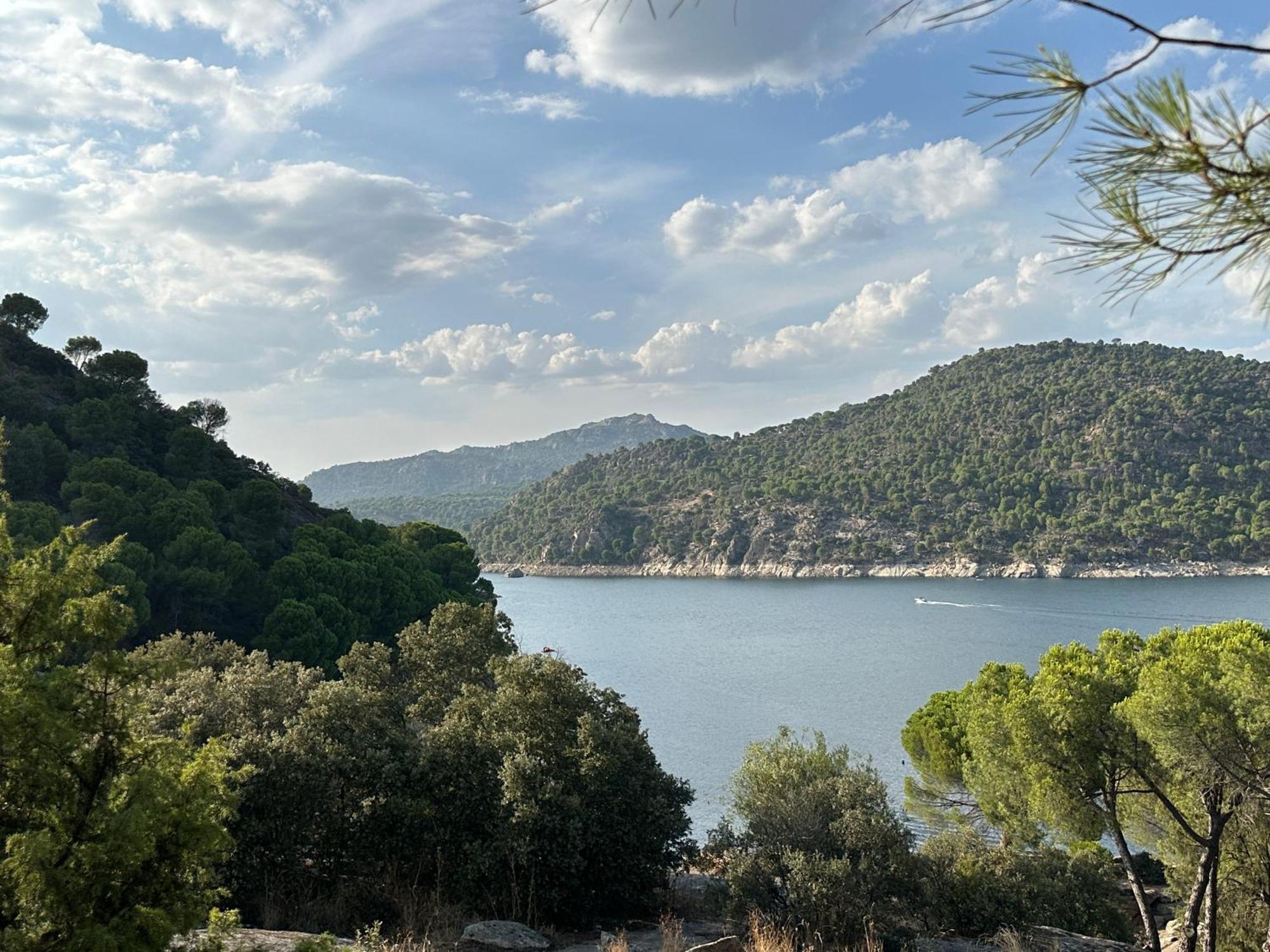 Hostal Myd Pantano Пелайос-де-ла-Преса Экстерьер фото